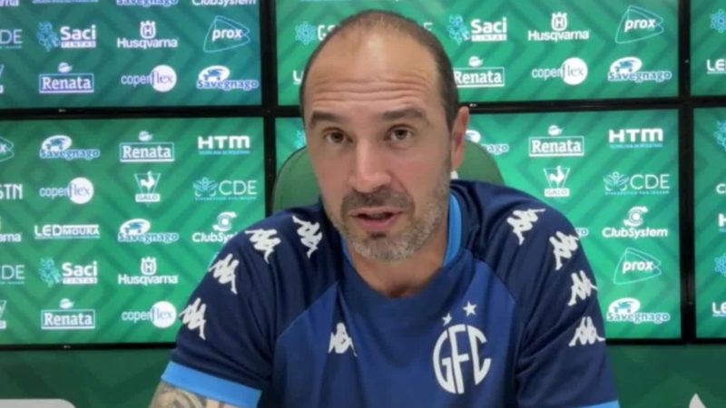 Técnico do Guarani, Allan Aal pede apoio da torcida e lamenta campanha do 1º turno