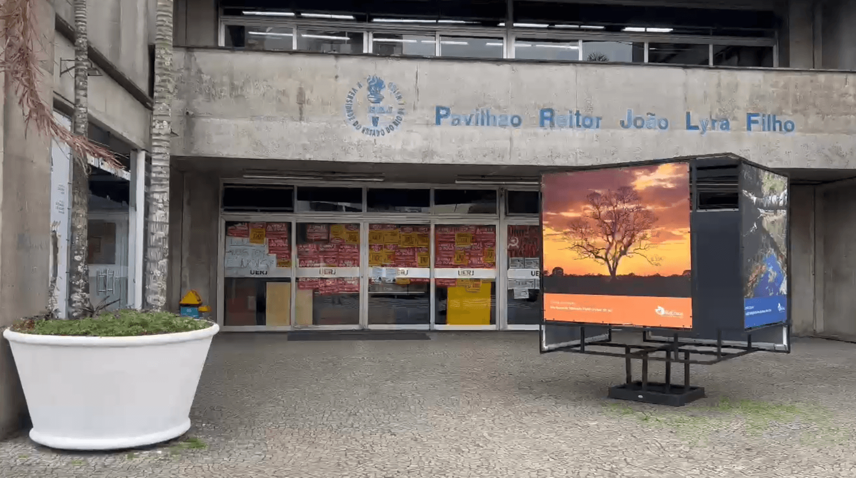 UERJ tenta reeintegração de posse do pavilhão principal do Campus Maracanã