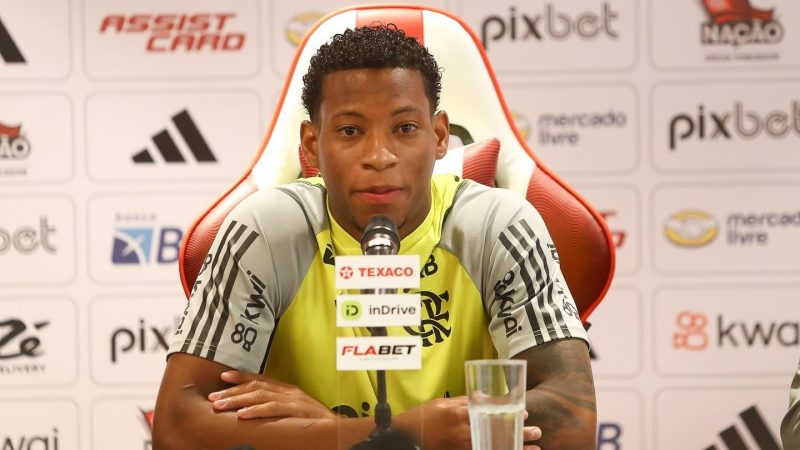 Vídeo: Gonzalo Plata cita Vinicius Jr. como exemplo no Flamengo