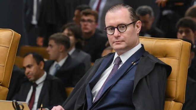 Zanin pede vista e STF suspende julgamento sobre trabalho intermitente