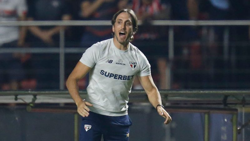 Zubeldía exalta entrega do São Paulo e elogia Botafogo: “Pode ganhar a Libertadores”
