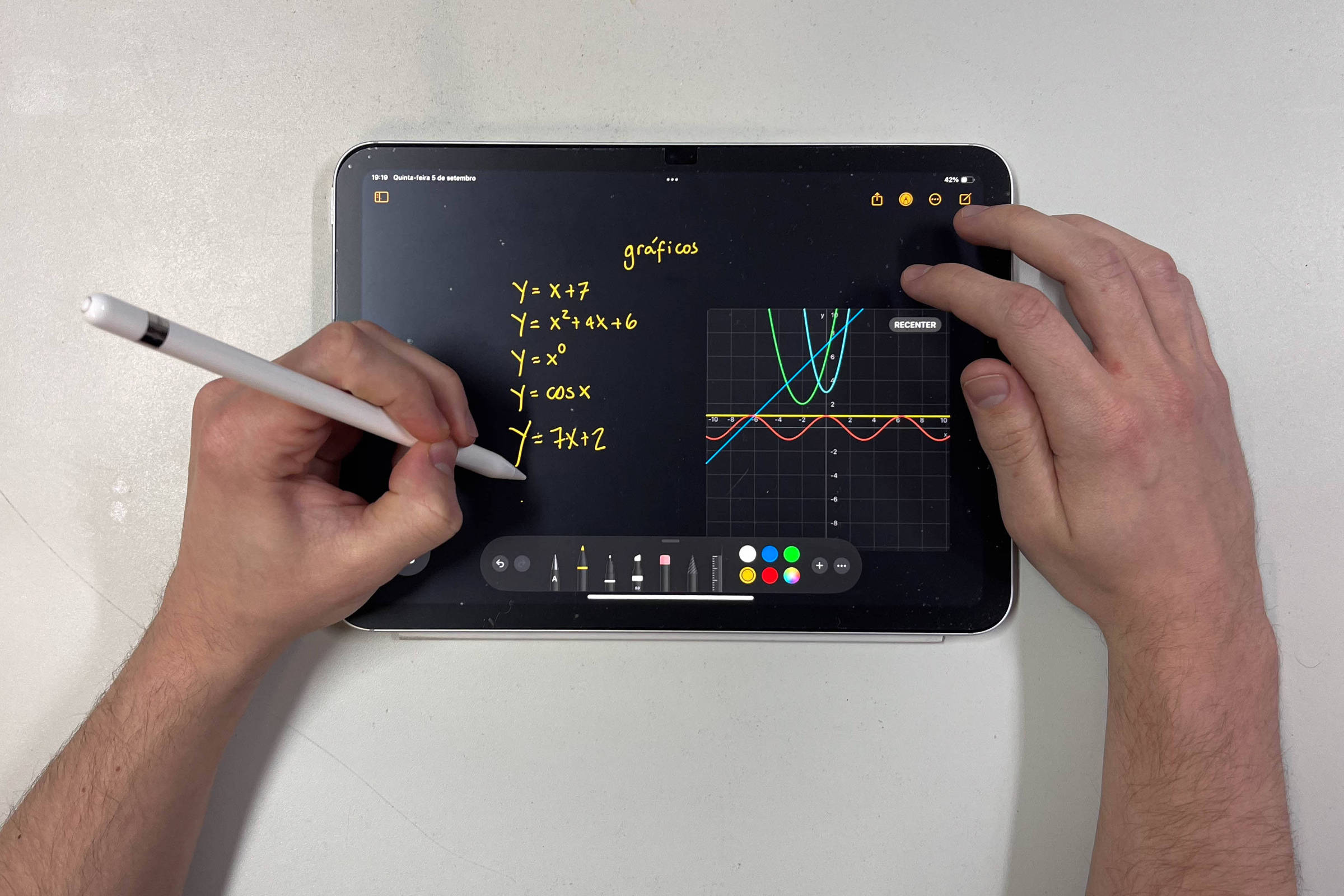 iPad agora faz cálculos escritos à mão e gera gráficos – 09/09/2024 – Tec