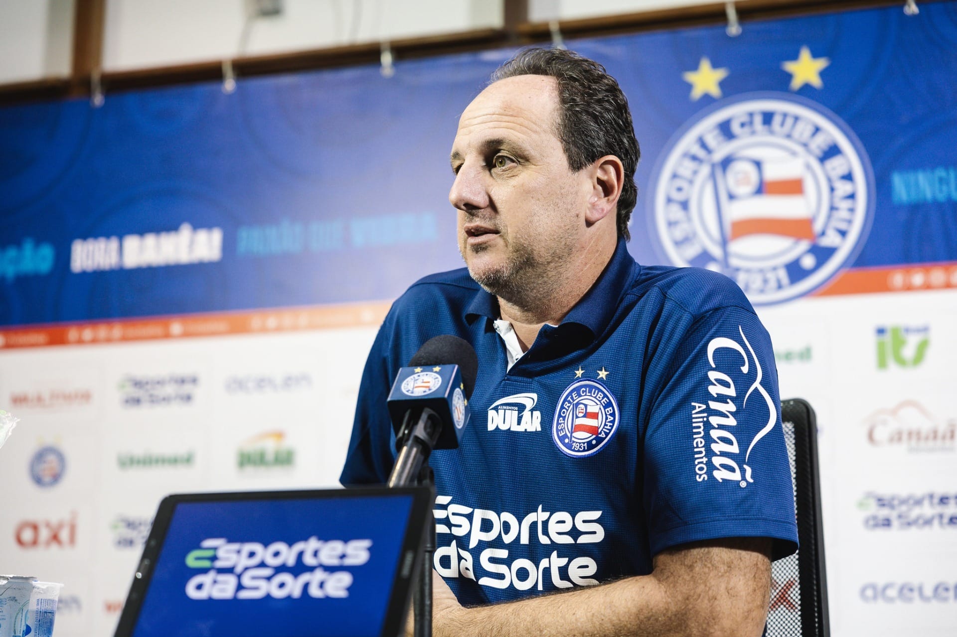 perdeu todos 14 jogos como técnico