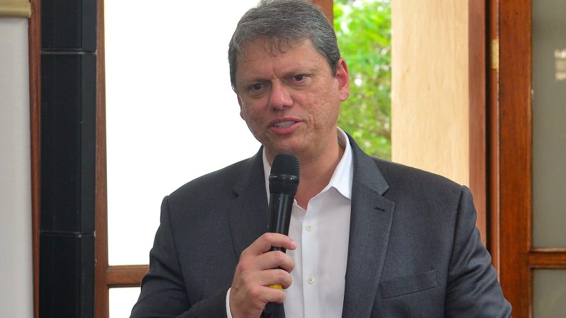 A direita está com tudo? Então tenho algumas perguntas a Tarcísio