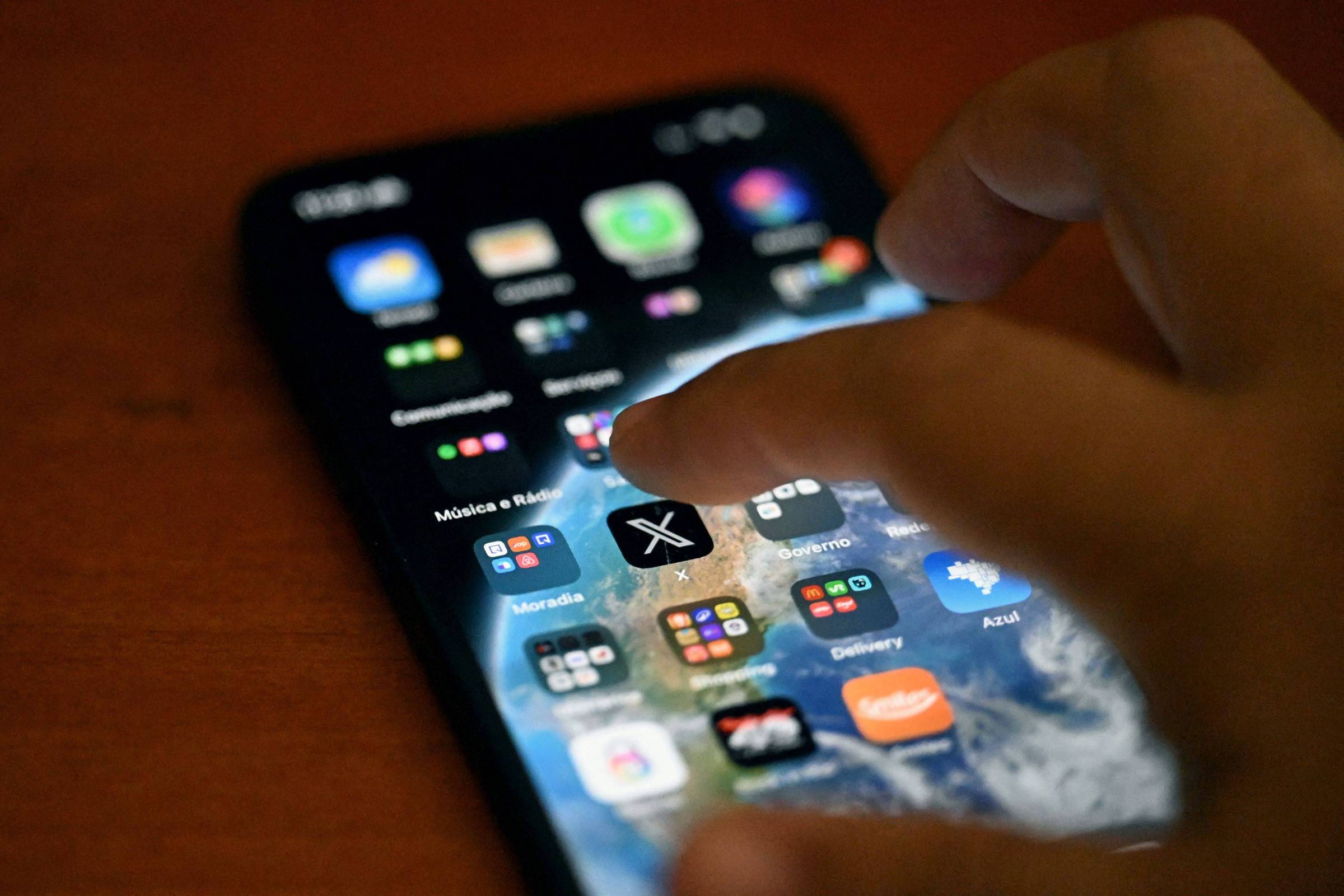 ANPD pede esclarecimentos ao X sobre uso de dados para IA – 22/10/2024 – Tec