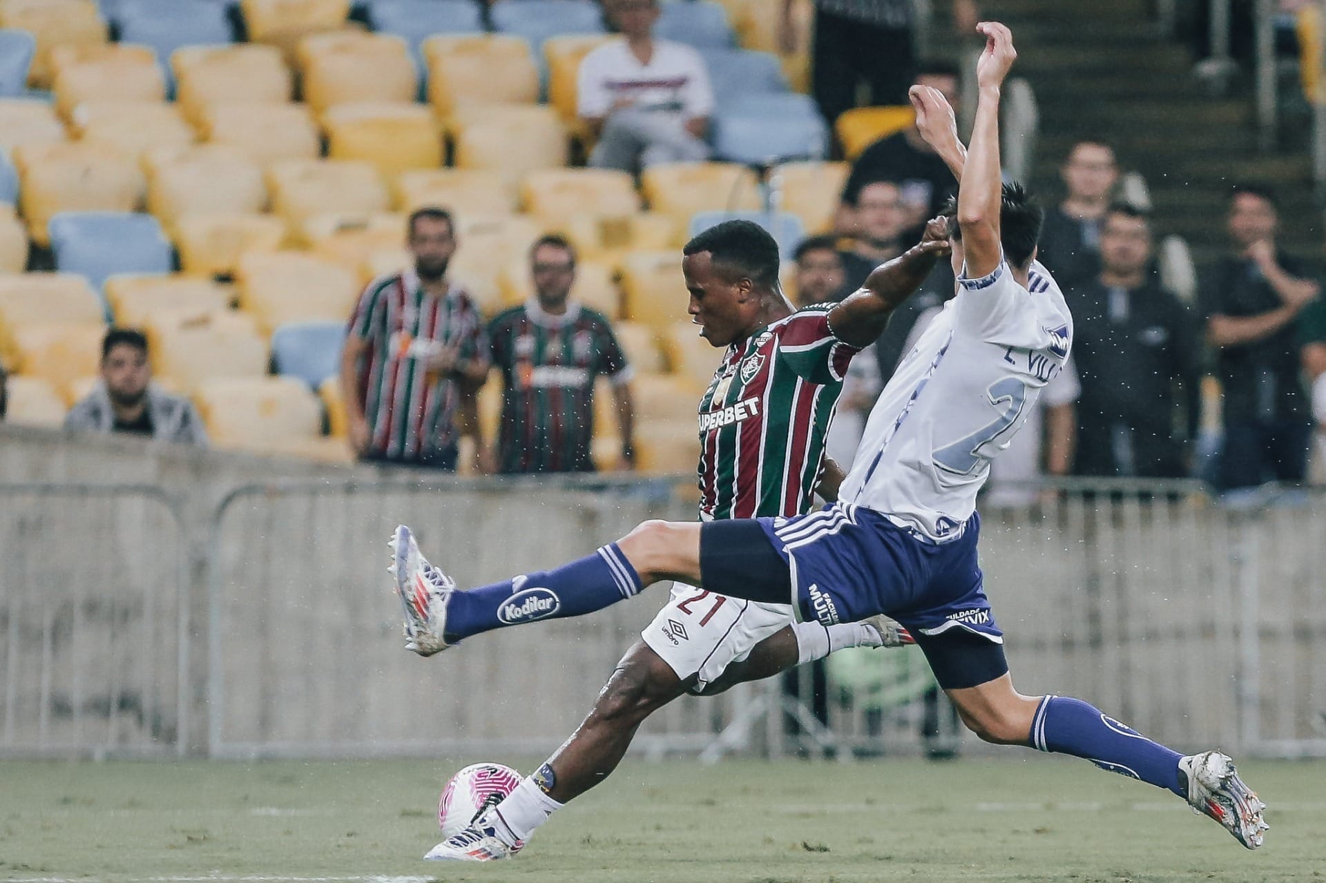 Arias admite alívio com vitória do Fluminense: “Tem sido dias difíceis”