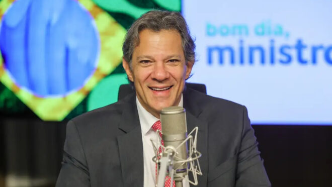 Arrecadação de impostos sobe quase 10% e bate recorde
