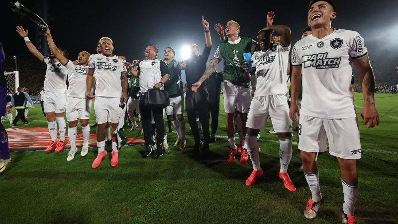 Botafogo perde, mas se classifica e Libertadores terá final brasileira