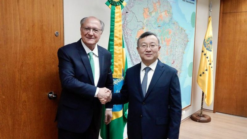 Brasil e China debatem relações comerciais e econômicas entre os dois países