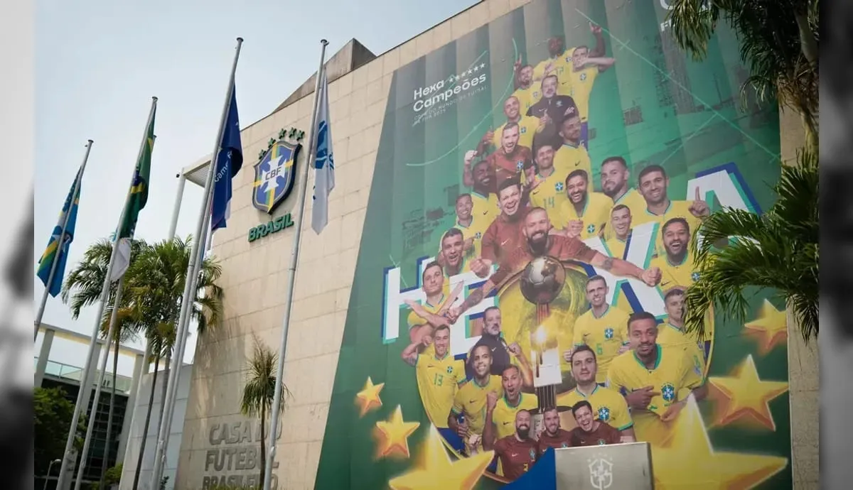CBF homenageia Seleção Brasileira de Futsal após conquista da Copa do Mundo