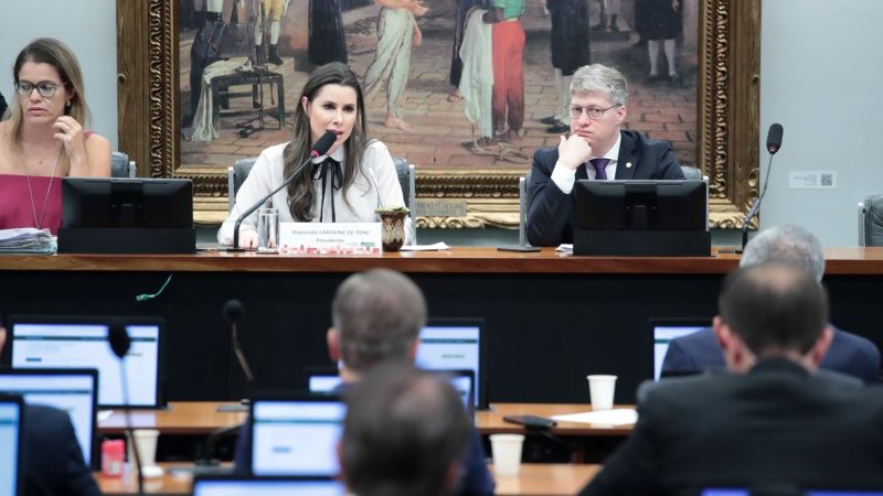 CCJ da câmara aprova proposta que limita decisões monocráticas do STF