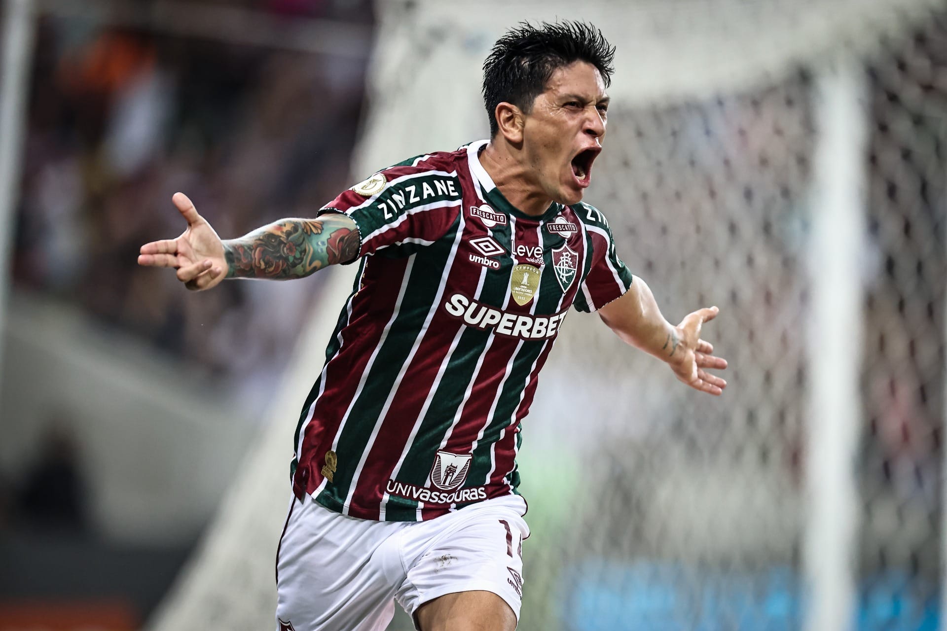 Cano encerra jejum, Fluminense vence o Athletico-PR e se afasta do Z-4 do Brasileiro