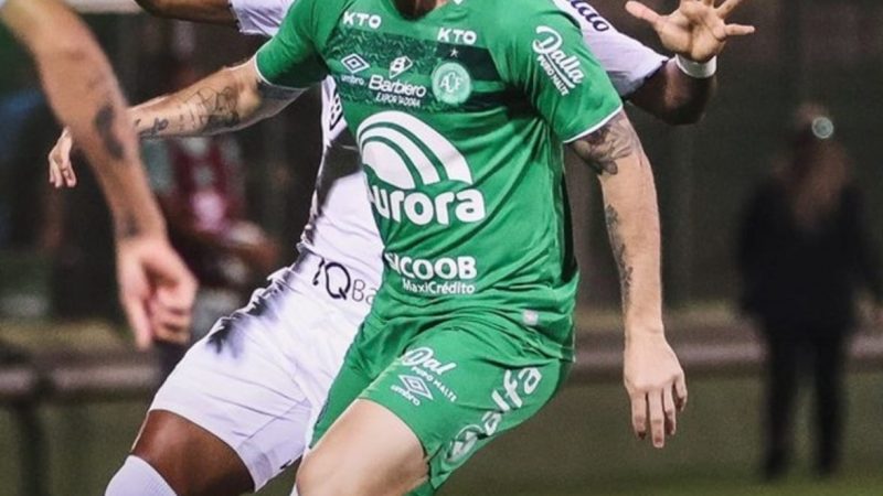 Chapecoense bate Santos em casa e se recupera na luta contra o rebaixamento