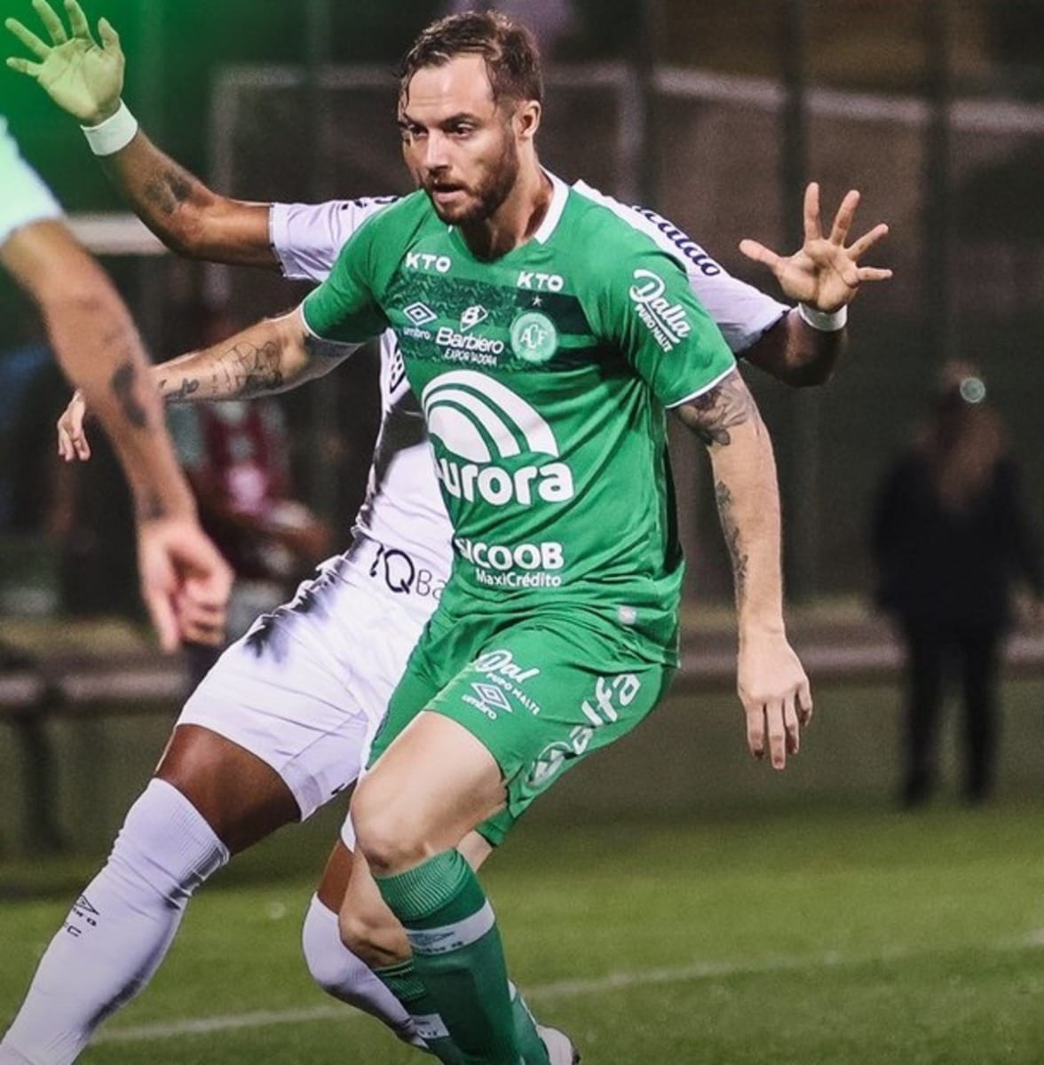 Chapecoense bate Santos em casa e se recupera na luta contra o rebaixamento