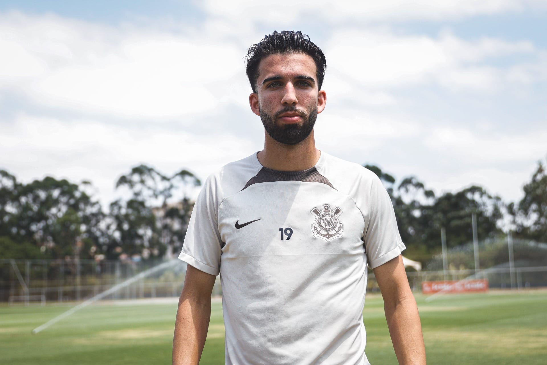Corinthians anuncia a contratação de meia canadense para o sub-20