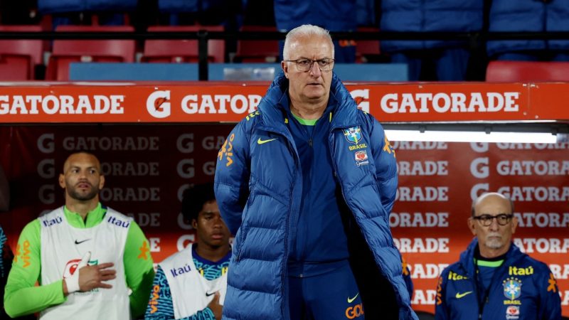 Dorival exalta renovação na Seleção, mas faz alerta: “Passaremos por apertos”