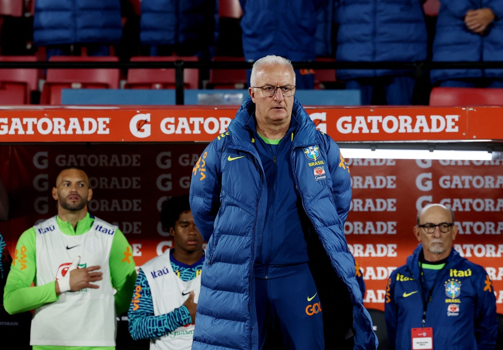 Dorival exalta renovação na Seleção, mas faz alerta: “Passaremos por apertos”