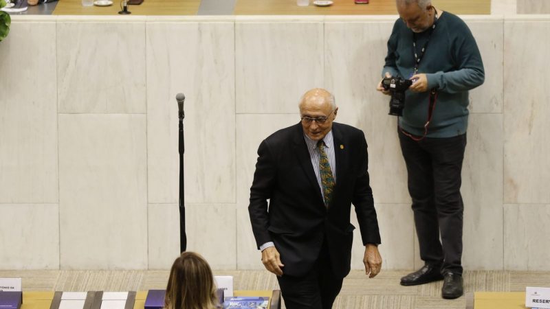 Em tratamento contra o câncer, Eduardo Suplicy agradece apoio