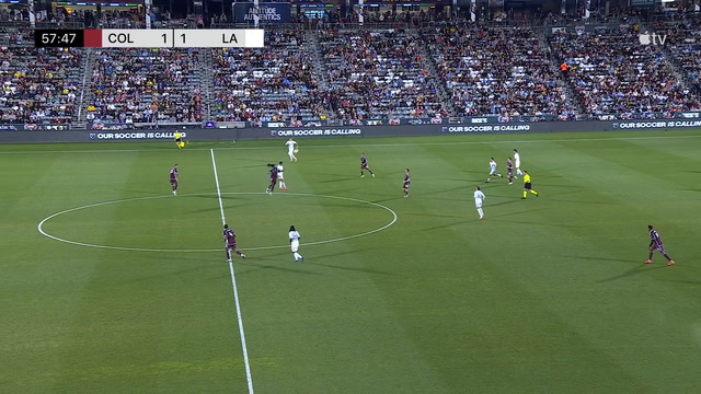 Foi replay? Riqui Puig marca em duas finalizações idênticas contra o Colorado