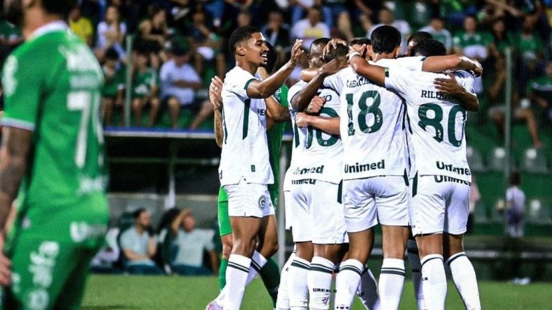 Goiás atropela Chapecoense fora de casa e ainda sonha com acesso; assista aos gols
