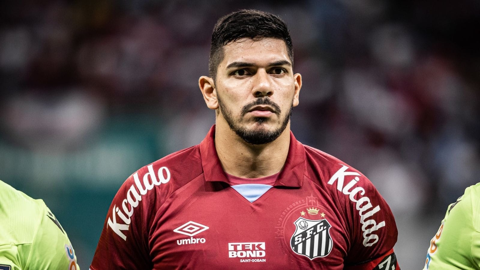 Goleiro do Santos era alvo de bandidos que invadiram prédio de luxo no litoral de São Paulo
