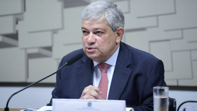Governo Lula “abandonou perseguir centro da meta fiscal”