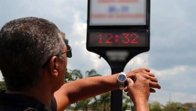 Governo decide na terça se o horário de verão volta neste ano