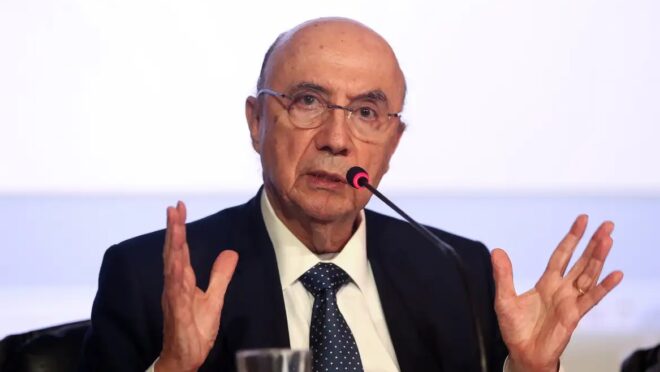 Governo poderia economizar R$ 200 bilhões com reforma administrativa