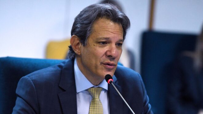 Haddad adia reforma do Imposto de Renda e ajuste fiscal “será em outro lugar”