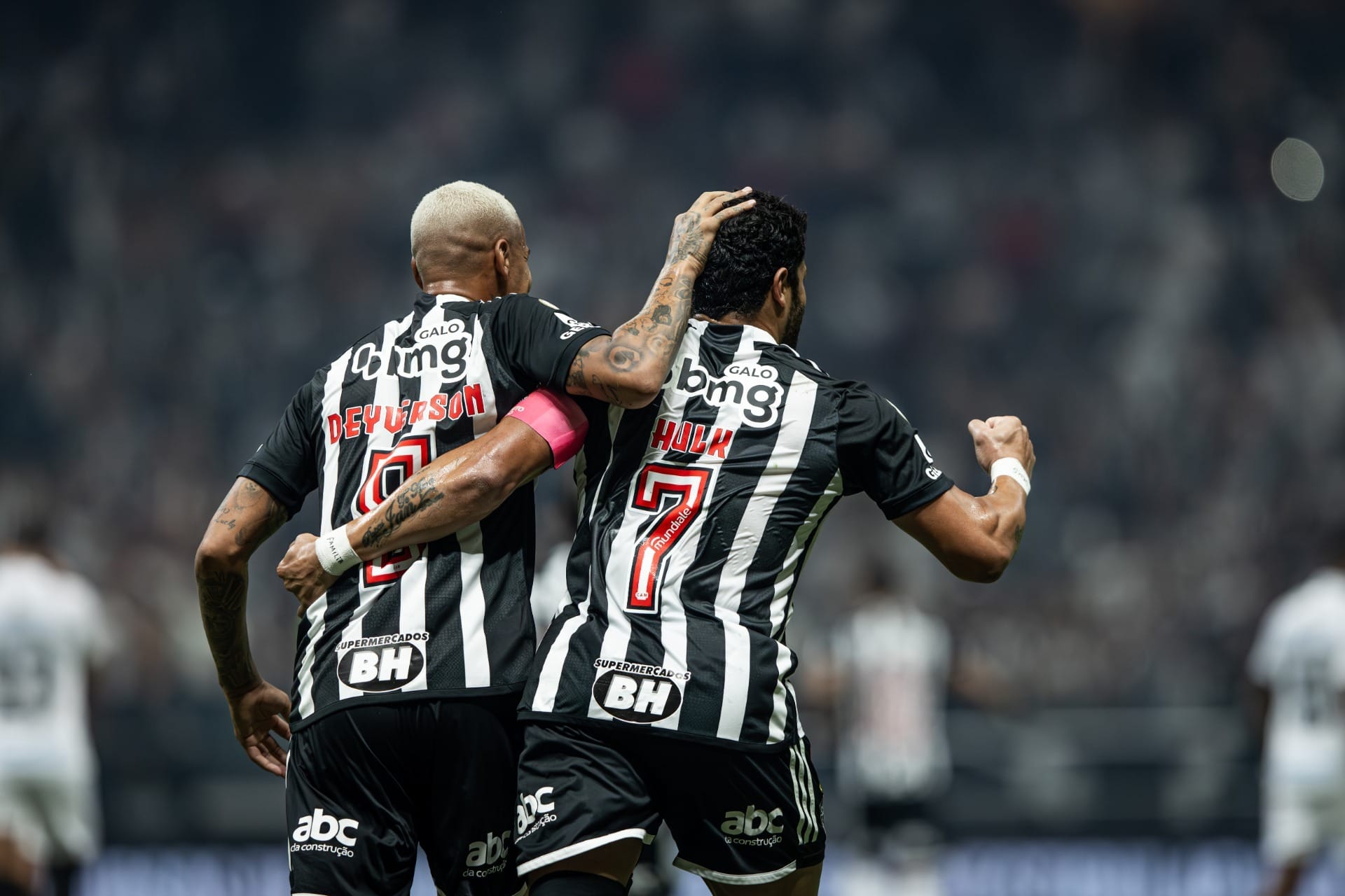 Hulk vira artilheiro do século, e Atlético-MG vence o Grêmio em partida atrasada do Brasileiro