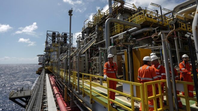 Ibama atrasa Petrobras e pede mais detalhes sobre exploração na foz do Amazonas