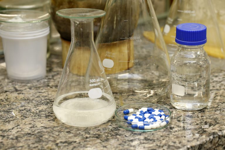 Indústria farmacêutica defende estratégias de longo prazo e revisão da política de preços de medicamentos – Notícias