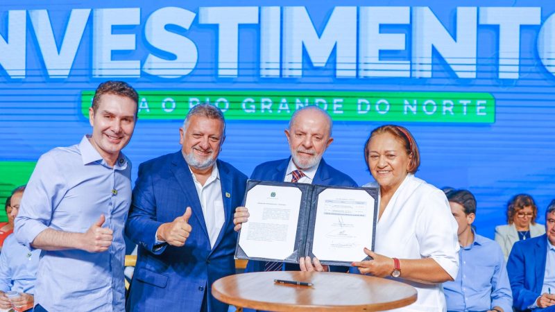 Lula descarta troca de ministros e anuncia investimentos no RN