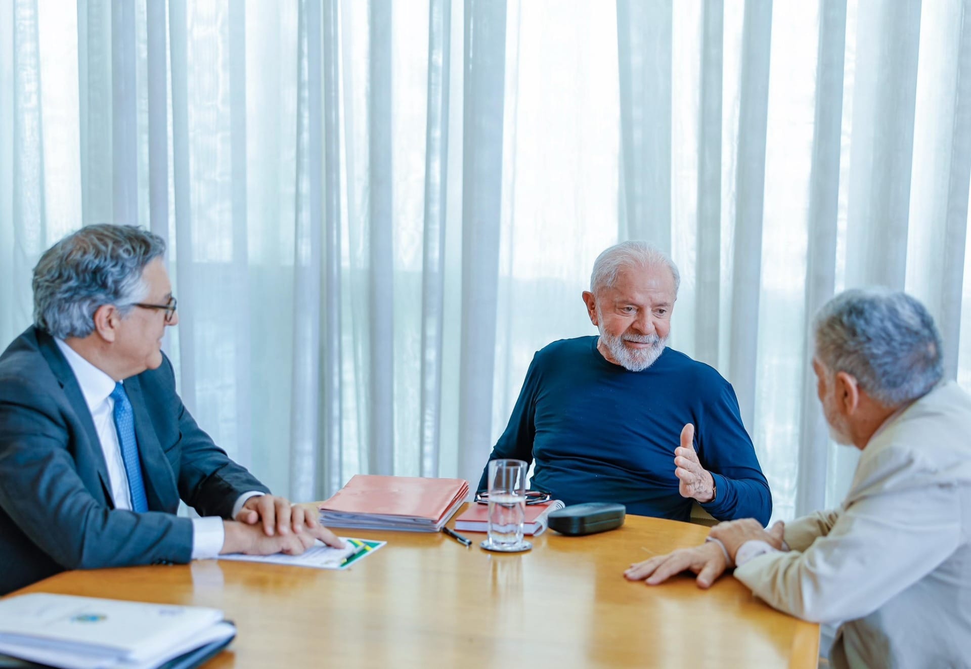 Lula faz reunião com Celso Amorim e Alexandre Padilha um dia após acidente doméstico