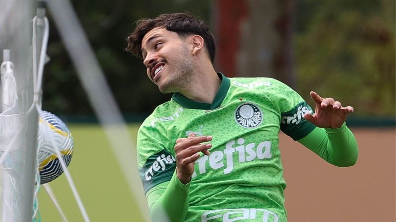 Maurício é diagnosticado com lesão no joelho direito e vira dúvida para o Palmeiras