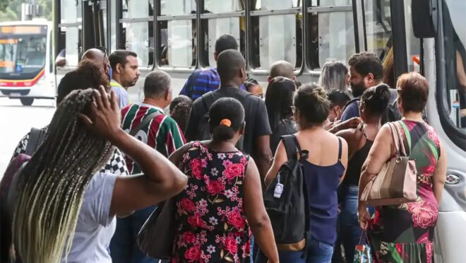 Mulheres são responsáveis por quase metade dos lares, diz IBGE