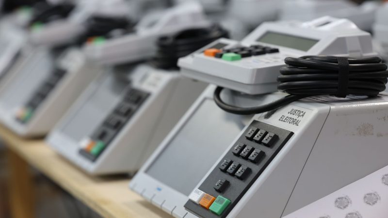 Oito em 10 prefeitos que tentaram reeleição conquistaram novo mandato