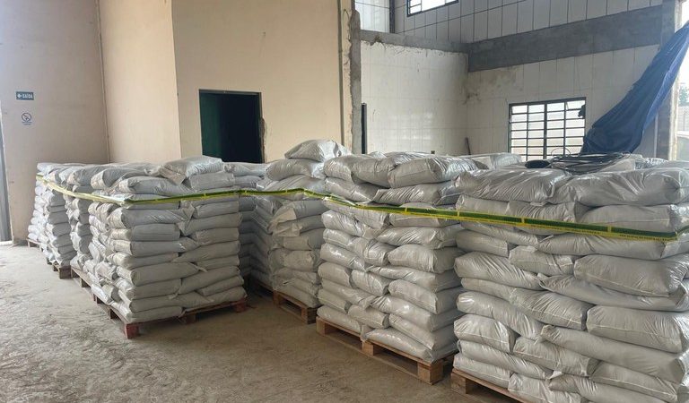 Operação do Mapa fecha fábrica clandestina de fertilizantes em São Paulo