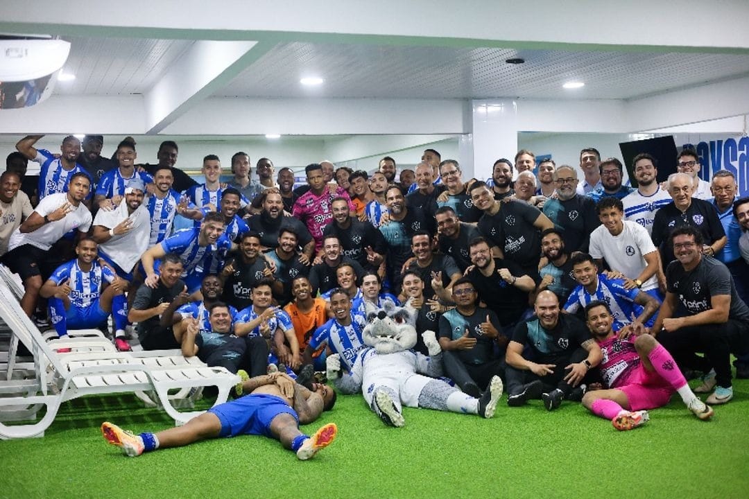 Paysandu bate Chapecoense mesmo com expulsão; assista aos melhores momentos