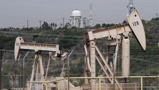 Petróleo dispara no mercado internacional após ataque do Irã a Israel