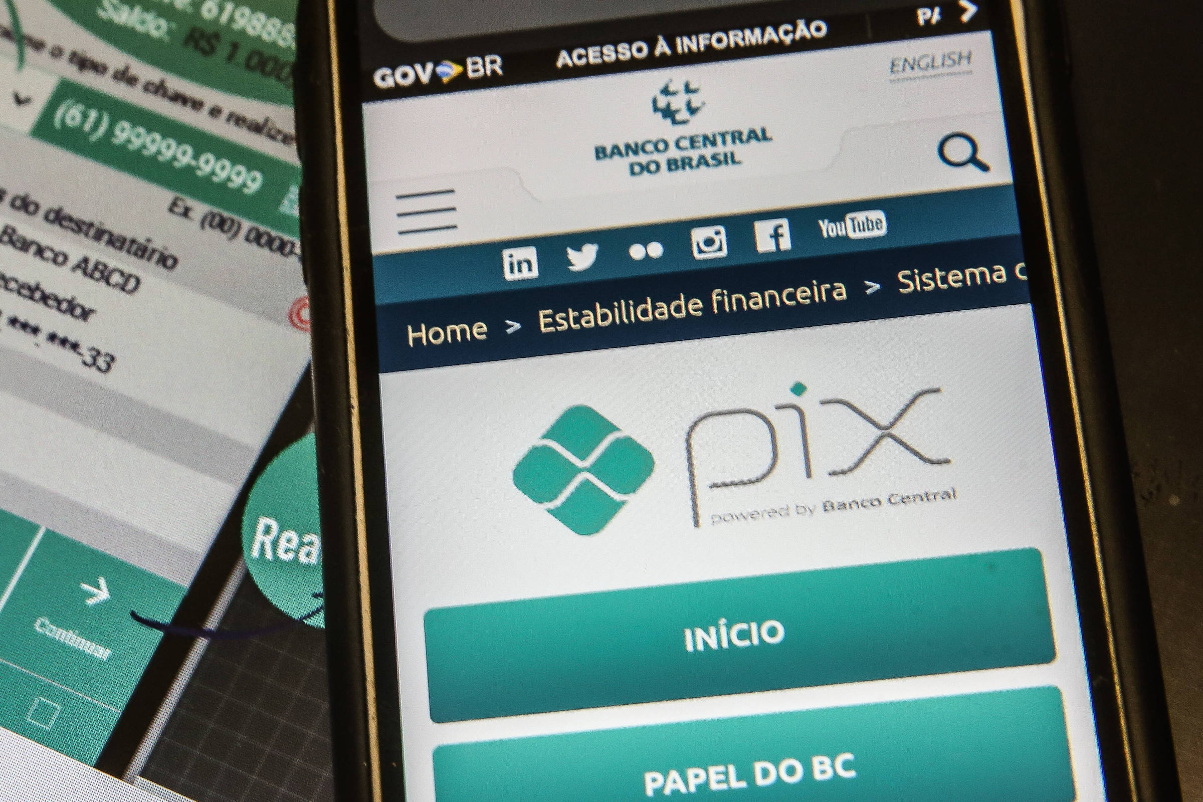 Pix fora do ar? Usuários relatam instabilidade hoje (14) – 14/10/2024 – Mercado