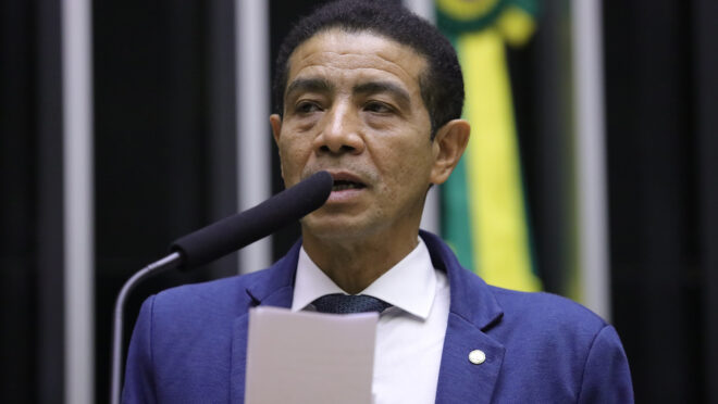 Projeto obriga indústrias a fabricarem aparelhos elétricos bivolt