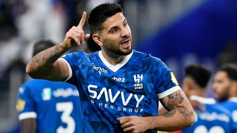 Sob olhares de Neymar, Al Hilal vence e segue 100% na Liga Saudita; assista aos gols