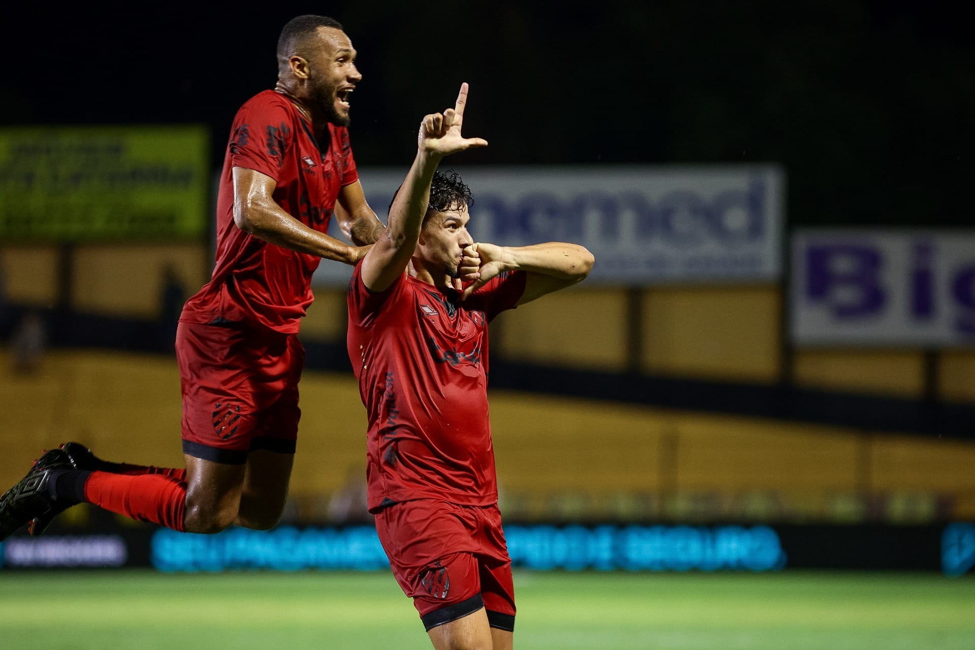 Sport encerra invencibilidade do Novorizontino e cola na liderança da Série B