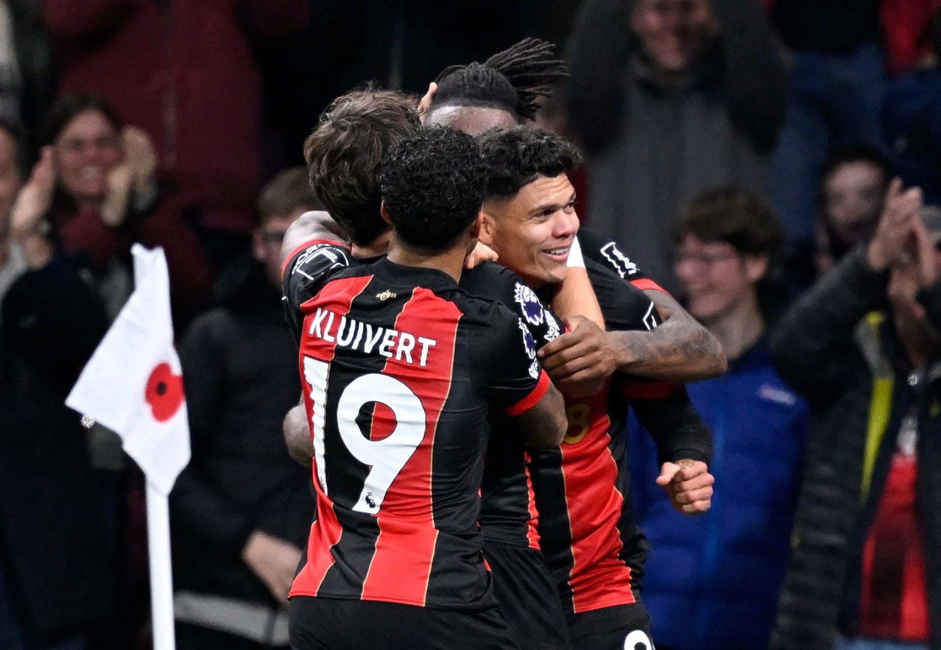 Após 32 jogos invicto, Manchester City perde para Bournemouth e leva gol de brasileiro