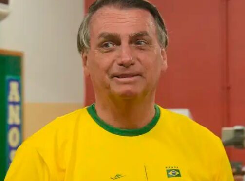 Bolsonaro critica governo por alta do dólar e ironiza Simone Tebet