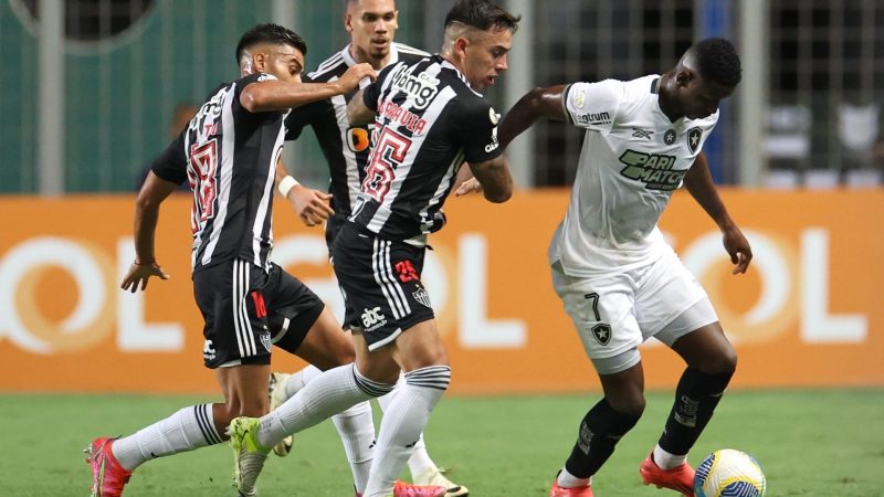Botafogo fica com um jogador a mais, mas só empata com Atlético-MG
