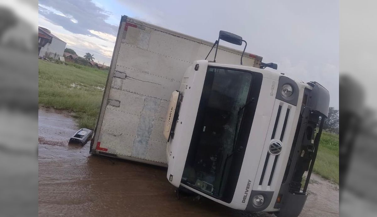 Chuva forte causa estragos em Holambra