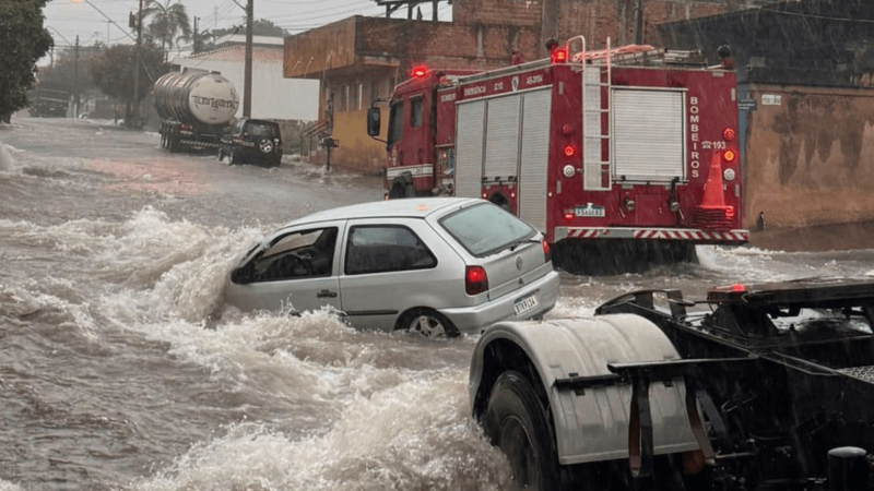 Chuvas provocam estragos em cidades do Noroeste Paulista