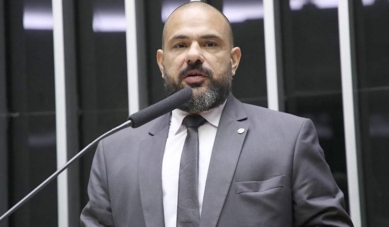 Comissão aprova projeto que facilita compra de carro elétrico com isenção de imposto por pessoa com deficiência – Notícias
